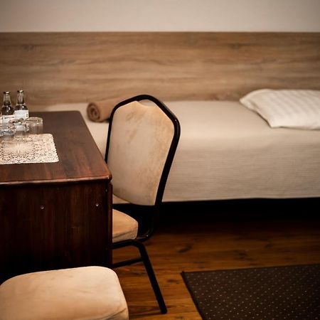 Hotel Huzar Гожув-Велькопольски Экстерьер фото