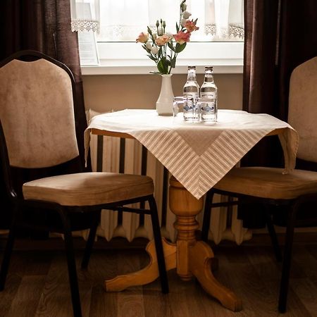 Hotel Huzar Гожув-Велькопольски Экстерьер фото