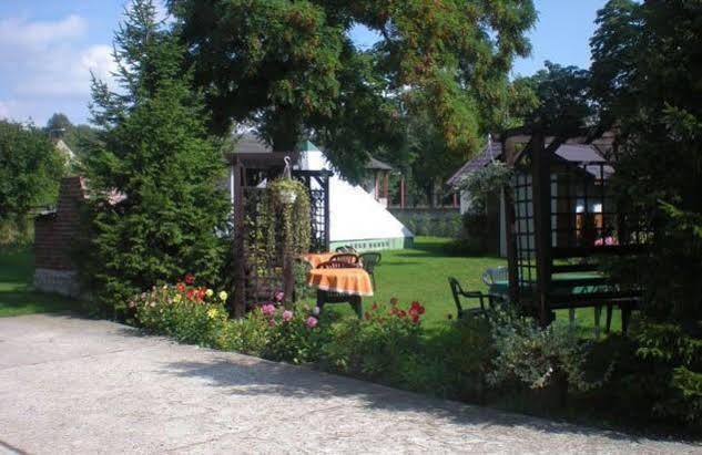 Hotel Huzar Гожув-Велькопольски Экстерьер фото