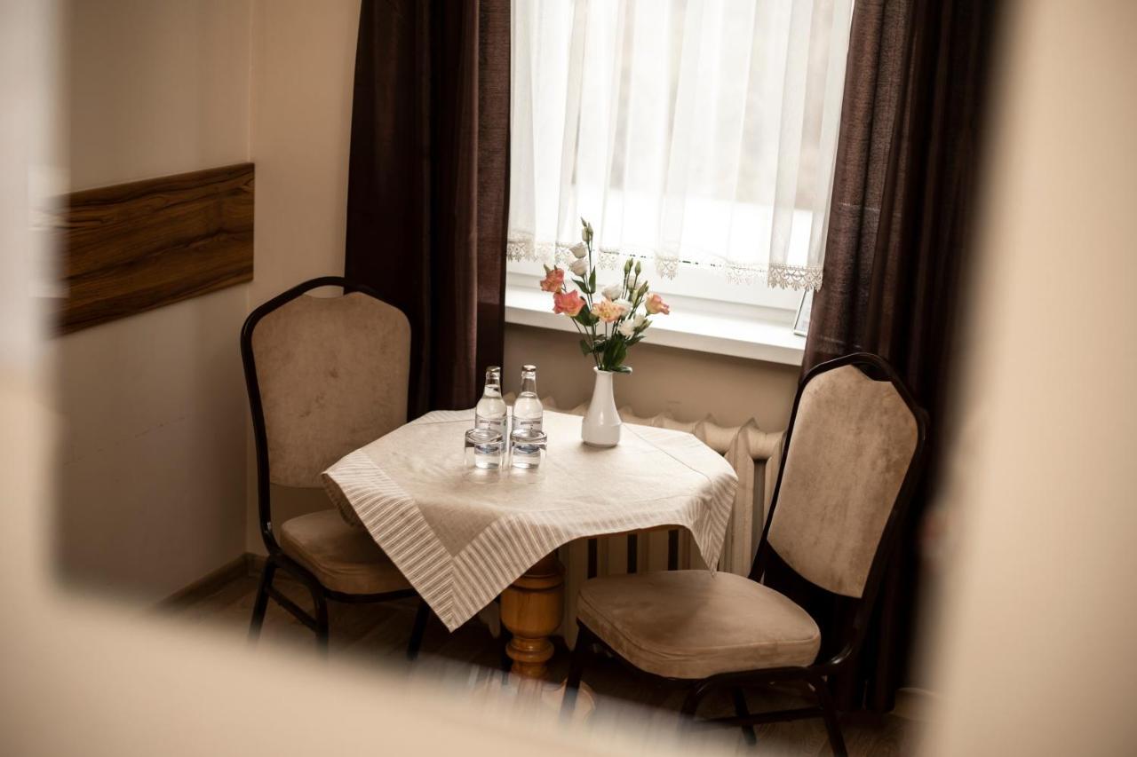 Hotel Huzar Гожув-Велькопольски Экстерьер фото