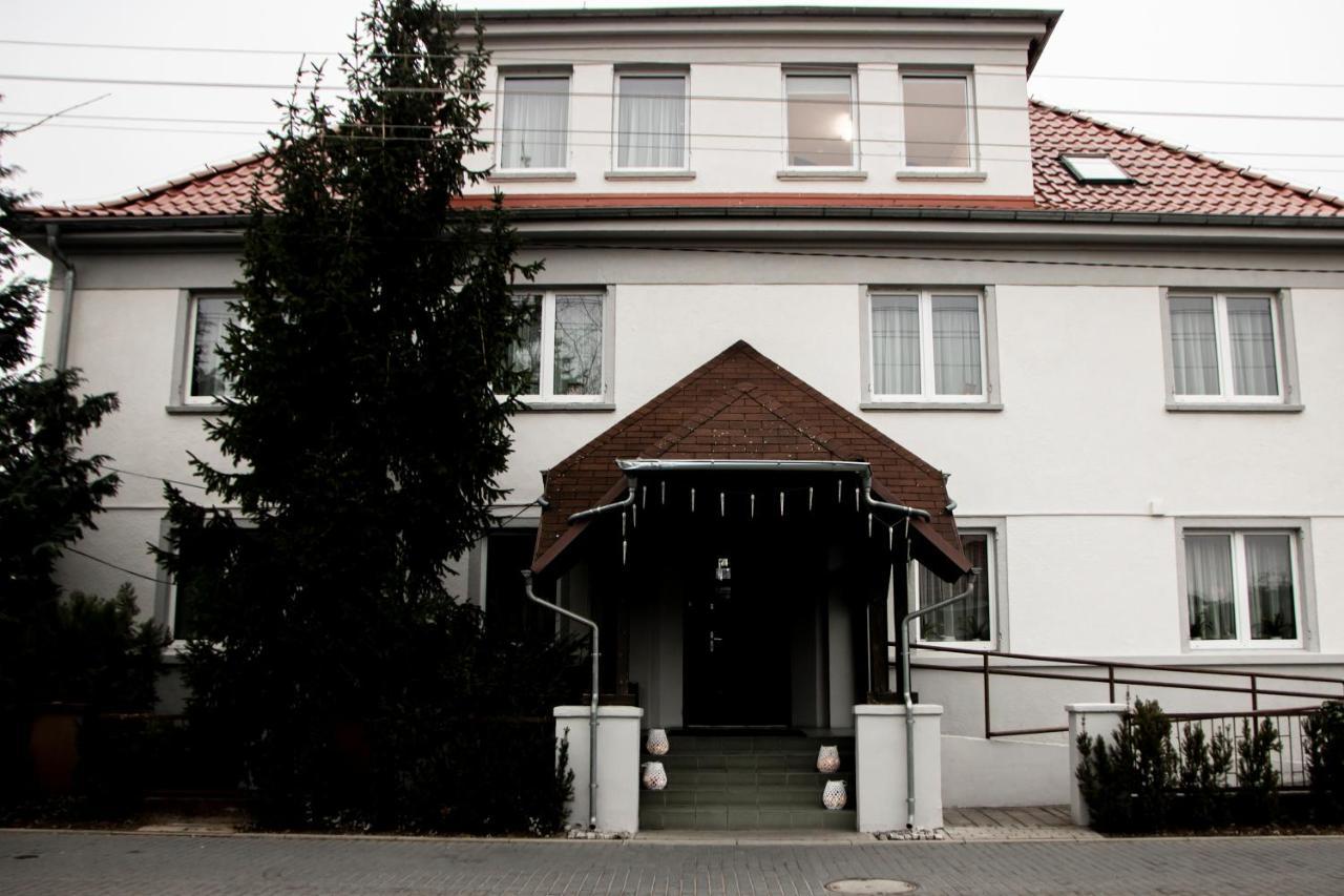 Hotel Huzar Гожув-Велькопольски Экстерьер фото