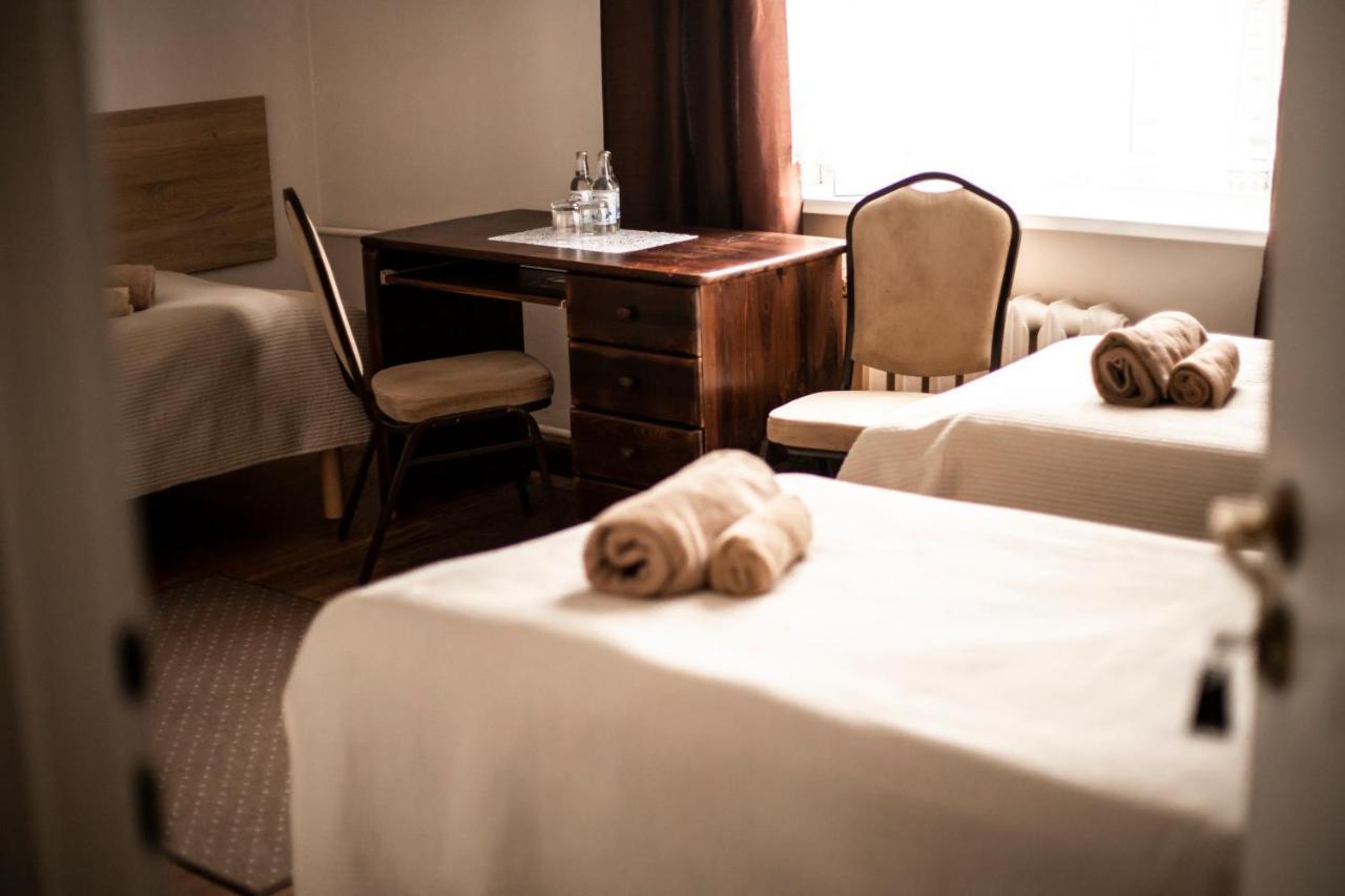 Hotel Huzar Гожув-Велькопольски Экстерьер фото