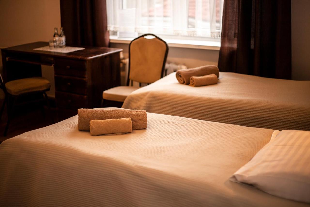 Hotel Huzar Гожув-Велькопольски Экстерьер фото